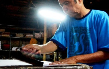 TENTANG PRODUKSI BATIK CAP DI INDONESIA