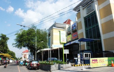 GEDUNG MEGAH DI POJOK SLAMET RIYADI