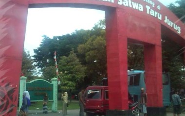 TAMAN SATWA TARU JURUG_